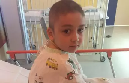 Bunică şi nepoată Aurelia are nevoie de tratament