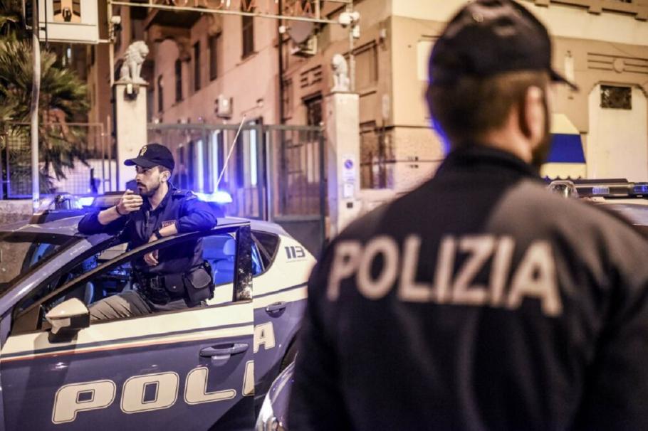 Român reținut în Italia, după ce și-a amenințat cu moartea copilul și fosta soție Românul implicat în acest caz are 53 de ani