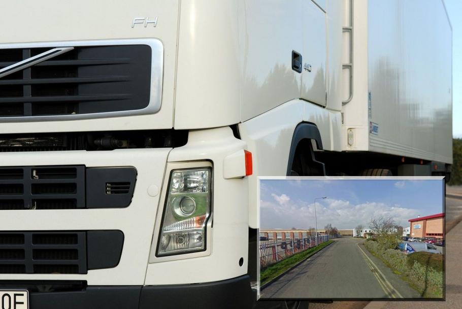Șofer de camion prădat pe o autostradă, în Anglia Șofer de camion prădat pe o autostradă, în Anglia