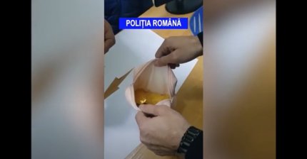 Polițiștii din Mehedinți au efectuat, ieri, două percheziții la două persoane bănuite de furtul a 115 monede din aur.