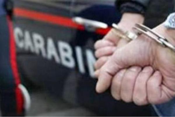 Românul a fost prins când încerca să fugă cu mai multe bunuri dintr-un restaurant