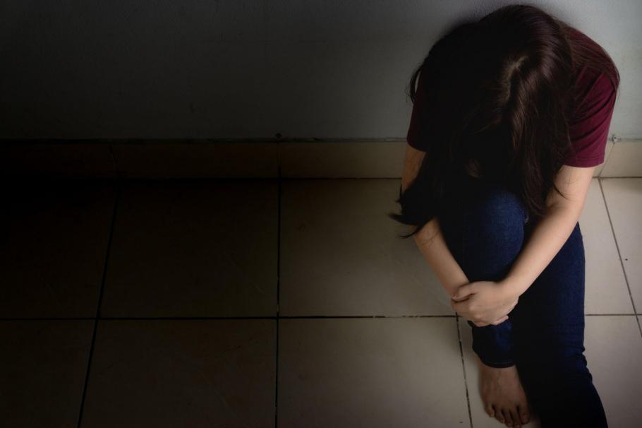 Tânără răpită de pe stradă și batjocorită zece zile în casa unui bărbat din Turda Tânără răpită de pe stradă și batjocorită zece zile în casa unui bărbat din Turda