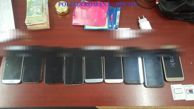 Telefoane găsite în urma percheziţiilor DIICOT, în Gorj
