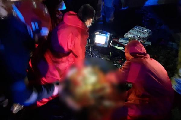 Tânără poliţistă moartă în Cluj, a fost strivită sub un Mercedes Vito în curtea părinţilor