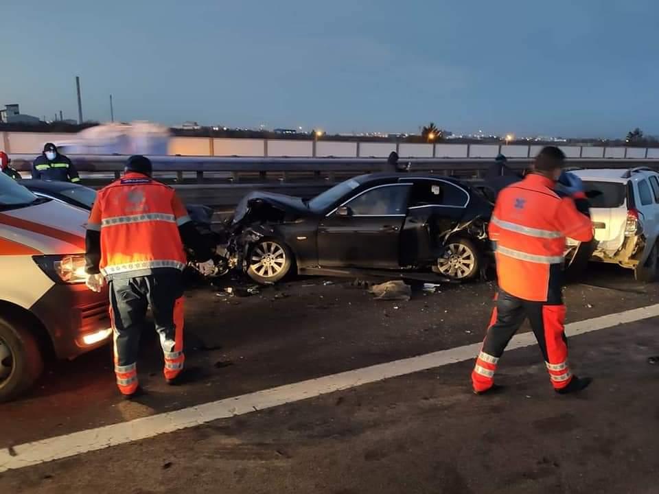 Pe autostrada A1 Bucureşti-Piteşti a avut loc o coliziune în care au fost implicate 10 autoturisme.