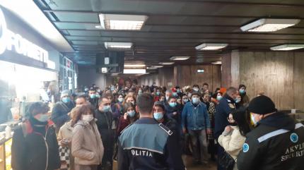 Aglomerație la metrou, după o defecțiune la o șină între stațiile de metrou Mihai Bravu si Dristor 1