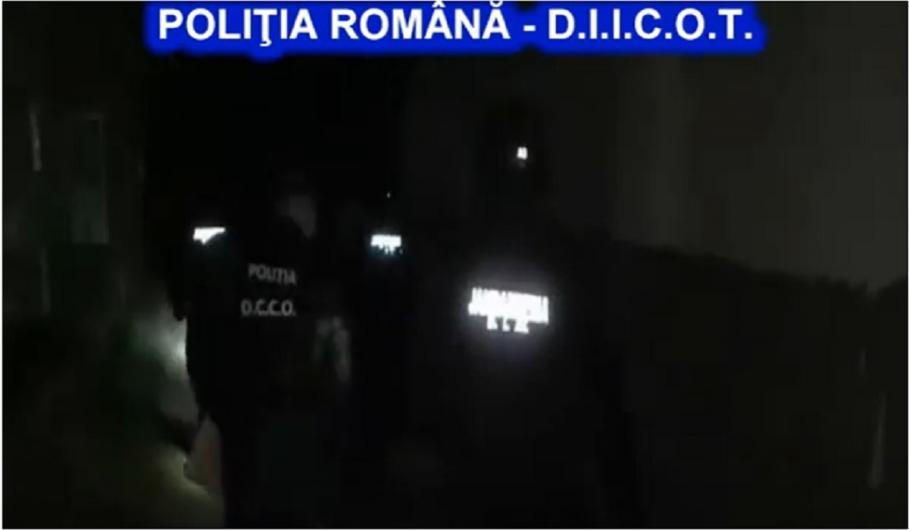 Şapte suspecţi audiaţi la Piteşti, într-un dosar de exploatare a unor minore Suspecţii se implicau şi în traficul de droguri şi de etnobotanice