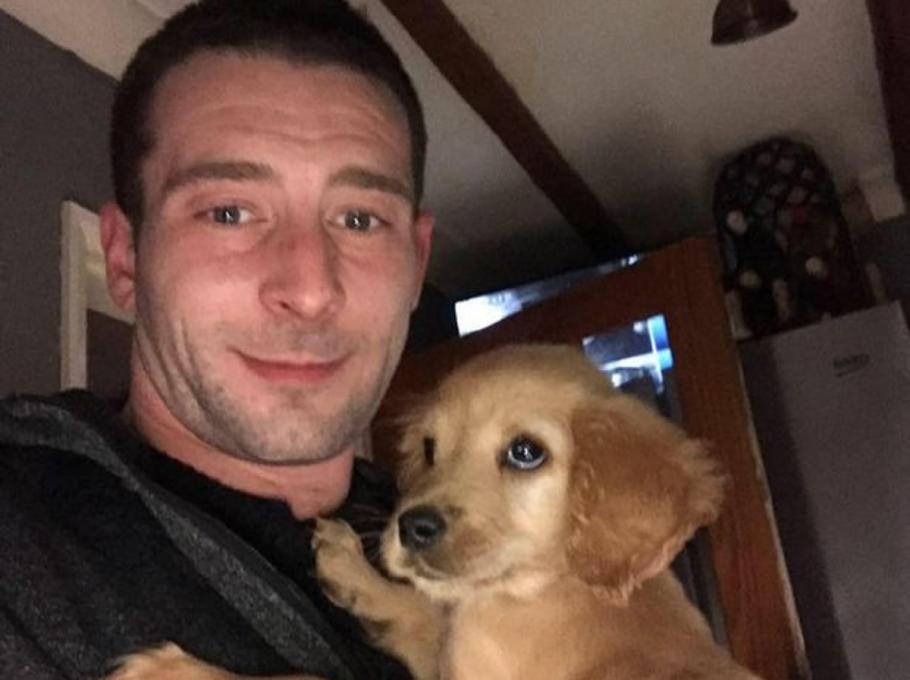 Povestea pictorului care şi-a pus capăt zilelor, după despărţirea de iubită Pictorul s-a sinucis în casa sa din Hull, Anglia