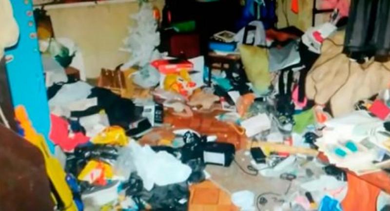 Copilul trăia în condiţii insalubre Mikhail a reuşit să atragă atenţia vecinilor, după ce a strigat cât de tare a putut pe geam