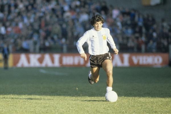Diego Maradona a murit la 60 de ani