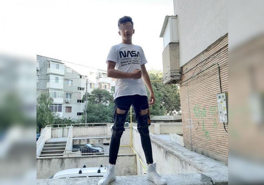 Mario și-a dat viața pentru un selfie. Baiatul din Buzău a căzut în gol de la etajul doi Mario și-a dat viața pentru un selfie. Baiatul din Buzău a căzut în gol de la etajul doi