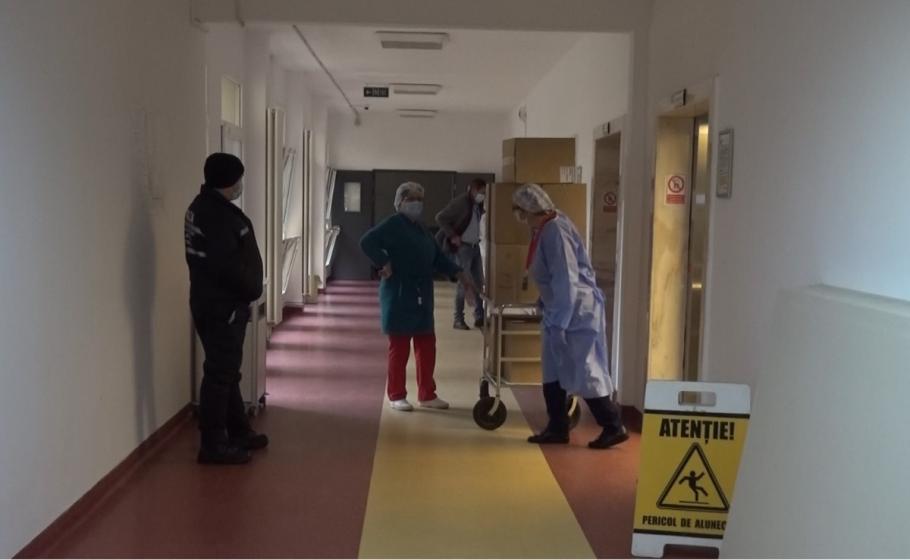 O pacientă infectată cu noul coronavirus, internată la spitalul din Bistriţa, s-a sinucis Pacienta care s-a sinucis la Bistriţa avea 55 de ani