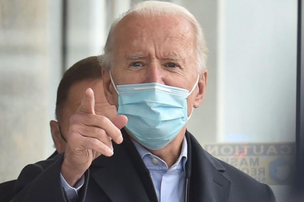 Postarea lui Joe Biden cu "Vom câştiga", marcată cu avertizare de Facebook. Mesajul lui Trump cu "vor să fure alegerile", ascuns de Twitter