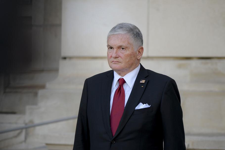Ambasadorul SUA nu va mai merge la întrevederi, după întâlnirea cu ministrul Lucian Bode, confirmat cu Covid-19 Ambasadorul SUA nu va mai merge la întrevederi, după întâlnirea cu ministrul Lucian Bode, confirmat cu Covid-19