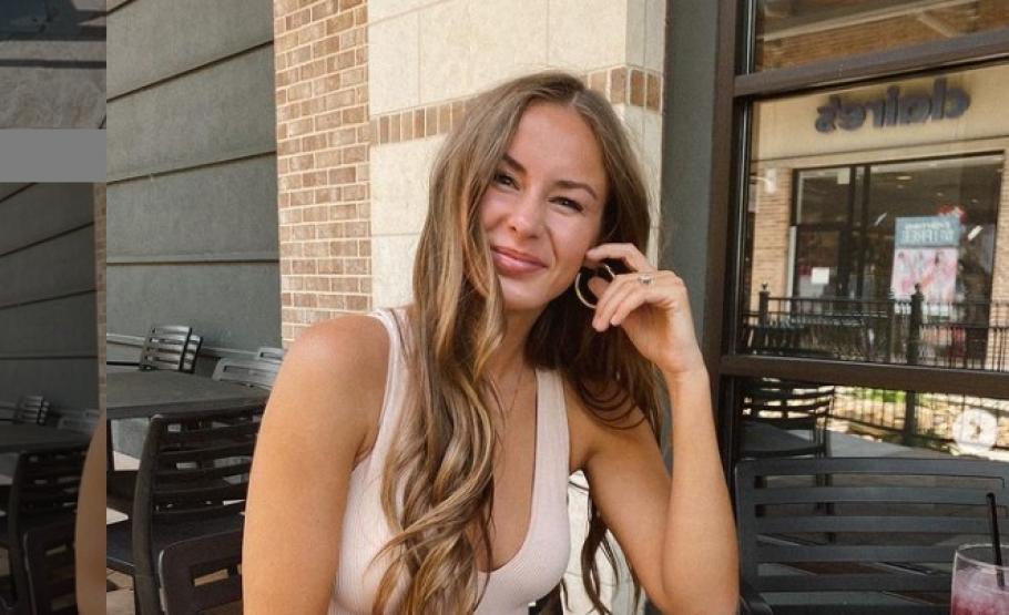 Alexis se prezenta pe Instagram drept "mentor". Alexis se prezenta pe Instagram drept "mentor".