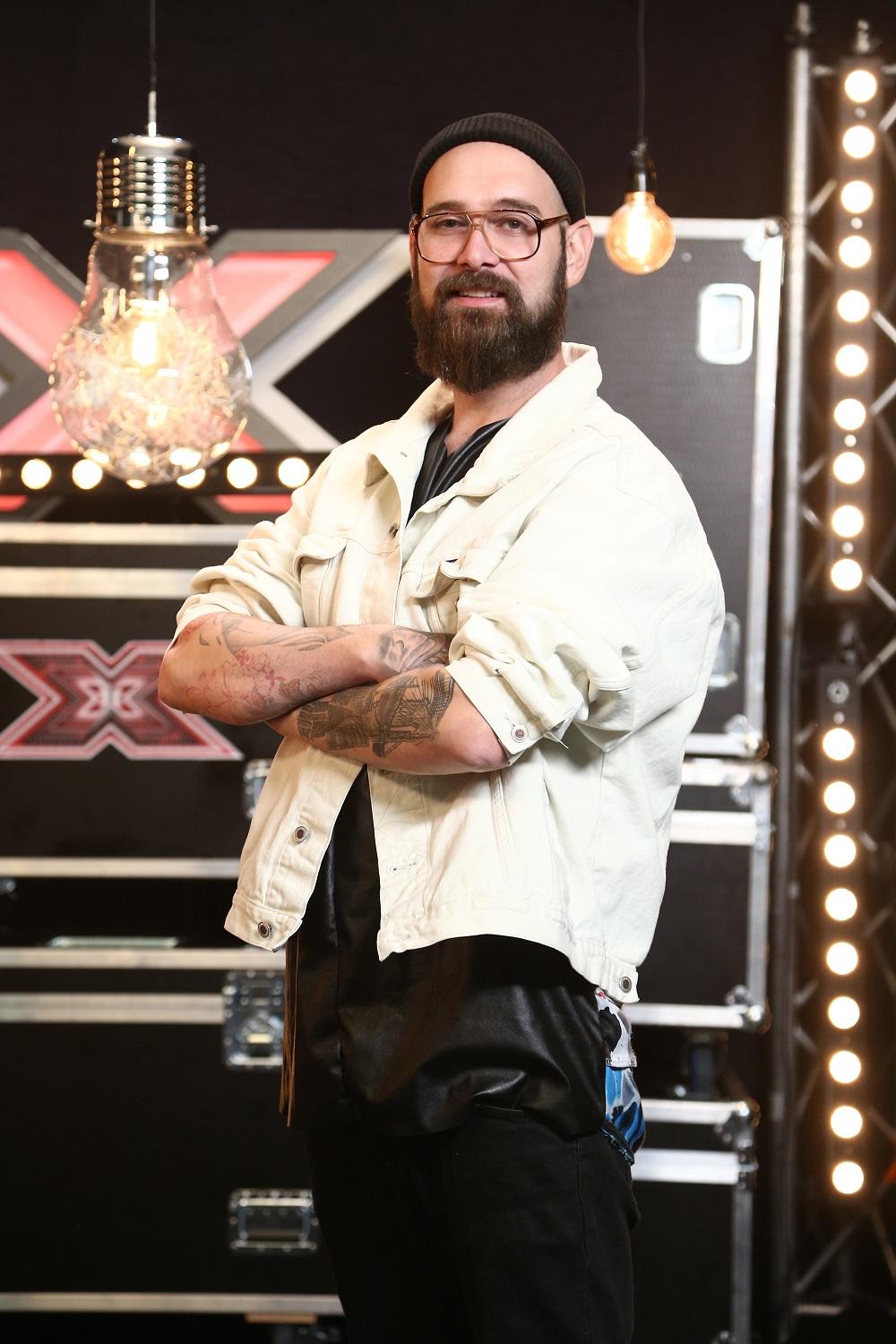 Concurenți din toate colțurile lumii încep lupta în Bootcamp-ul X Factor, în grupa Deliei