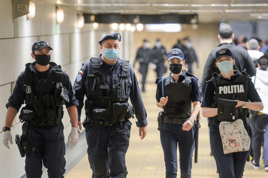 Poliția București polițiști la metrou