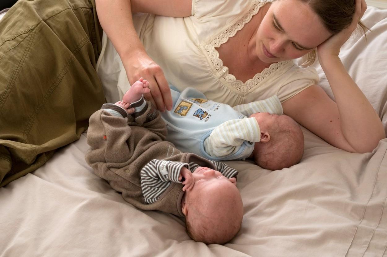 O mamă a aflat că este pe moarte în ziua în care a născut gemeni O mamă a aflat că este pe moarte în ziua în care a născut gemeni