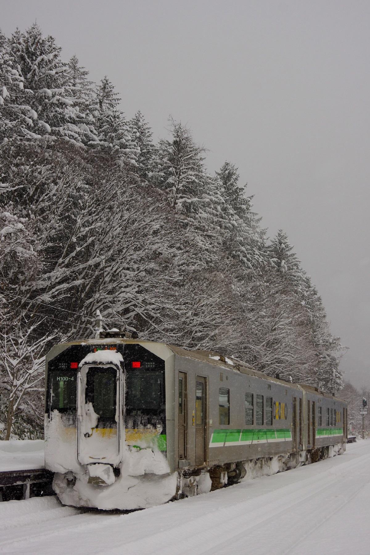 Tren blocat de zăpadă