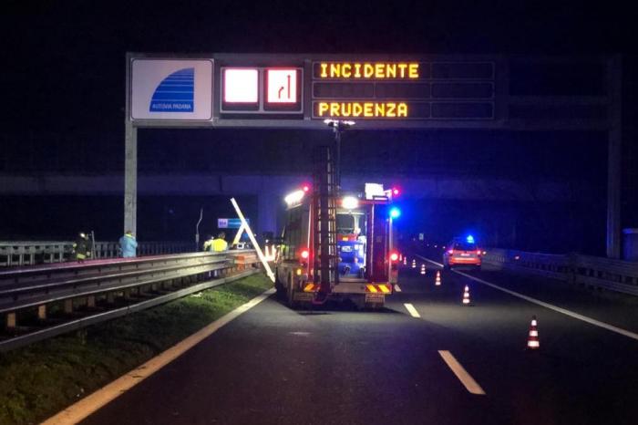 Tineri români morți în Italia, au zburat cu mașina de pe șosea la intersecția San Gervasio, între Torino și Brescia