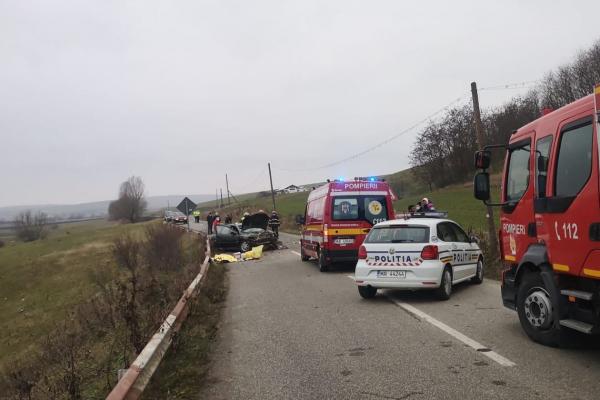 Accident înfiorător în Alba, cu doi morți, după ce au intrat cu mașina într-un cap de pod