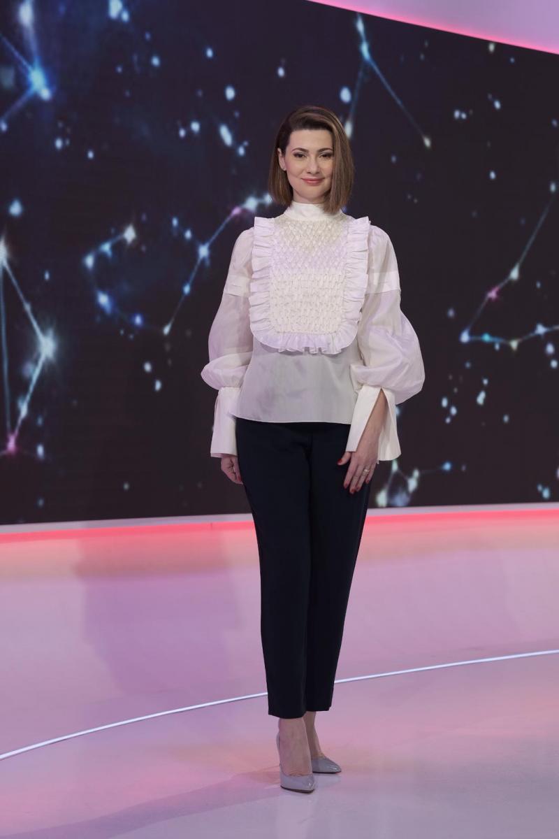 Mihaela Călin, prezentatoare Observator 16 Mihaela Călin, prezentatoare Observator 16
