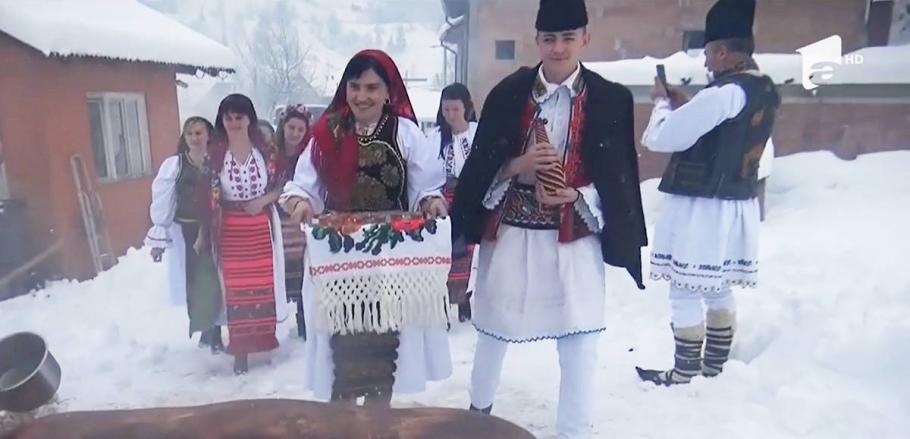 Tadiţii şi obiceiuri de lgnat, ziua tăierii porcului de Crăciun Obiceiuri de lgnat, ziua tăierii porcului de Crăciun