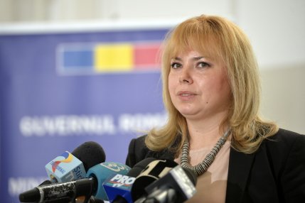 Anca Dragu, prima femeie președinte al Senatului, pe vremea când făcea parte din Guvernul Cioloș