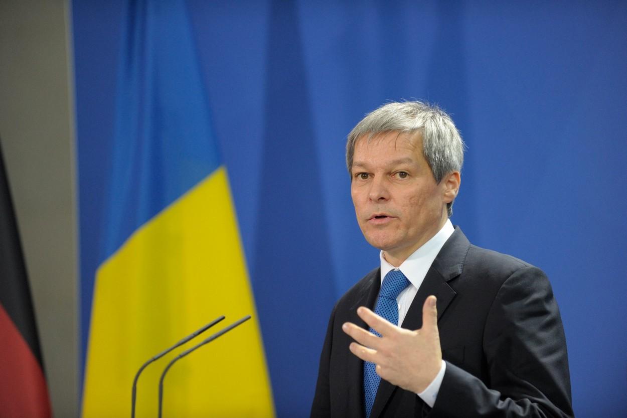 Dacian Cioloș critică, pe Facebook, un ministru propus de PNL, în timp ce Guvernul cere votul de învestitură Dacian Cioloș critică, pe Facebook, un ministru propus de PNL, în timp ce Guvernul cere votul de învestitură