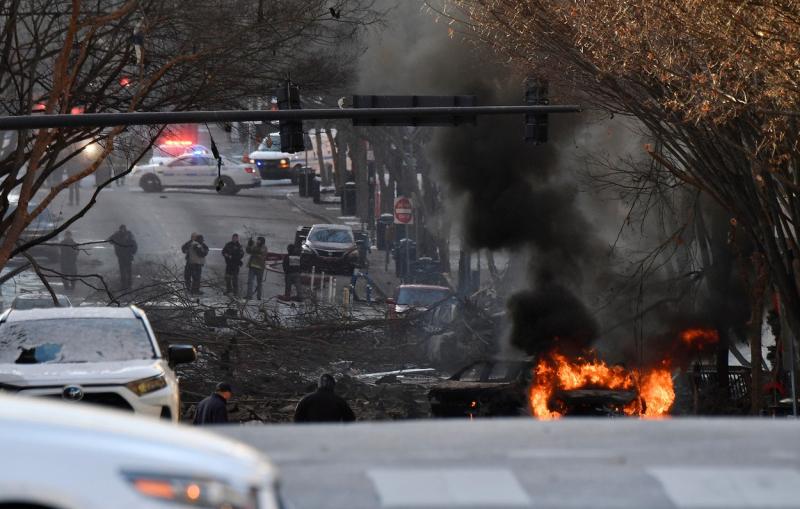 Explozie puternică în orașul american Nashville. Mai mulți răniți și clădiri avariate O mașină ar fi explodat într-un cartier din Nashville, Tennessee