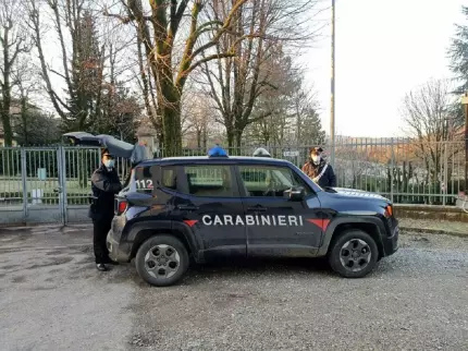 Carabinieri bătuţi de români în momentul în care le conducea un prieten în arest Patru români sunt implicaţi în acest caz