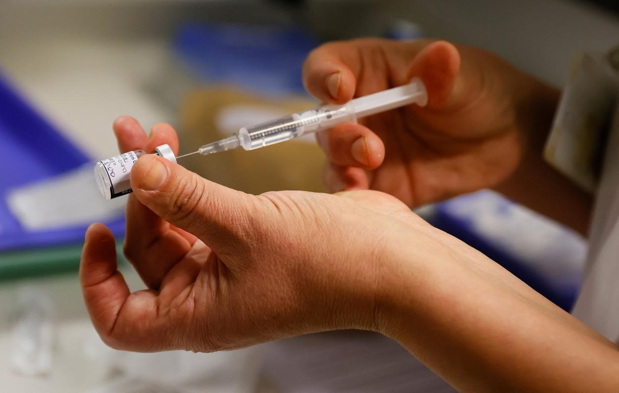 O asistentă din Cluj a avut o reacție alergică ușoară după vaccinarea anti-Covid O asistentă din Cluj a avut o reacție alergică ușoară după vaccinarea anti-Covid