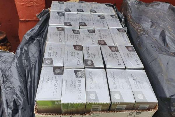 Pachetele cu ţigări de contrabandă au fost confiscate de poliţiştii de frontieră