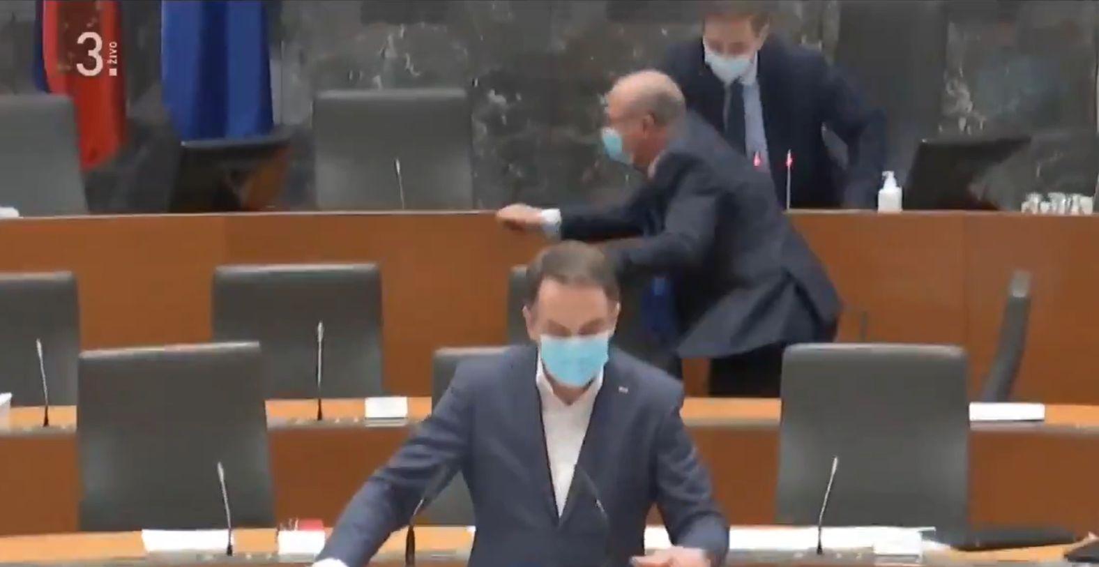 Cutremurul din Croația s-a resimțit până în țara vecină, în Slovenia. Imagini din Parlamentul de la Ljubljana Cutremurul din Croația s-a resimțit până în țara vecină, în Slovenia. Imagini din Parlamentul de la Ljubljana