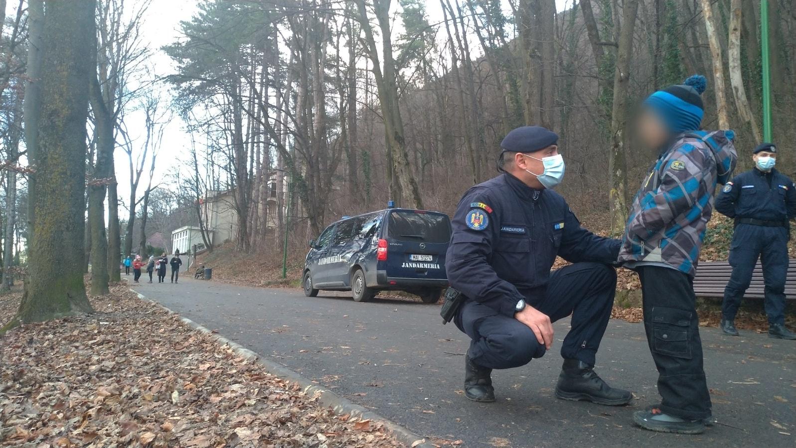 Băiețel de 5 ani găsit rătăcind pe aleea de sub Tâmpa, la Brașov, sora lui îl aștepta plângând acasă Băiețel de 5 ani găsit rătăcind pe aleea de sub Tâmpa, la Brașov, sora lui îl aștepta plângând acasă