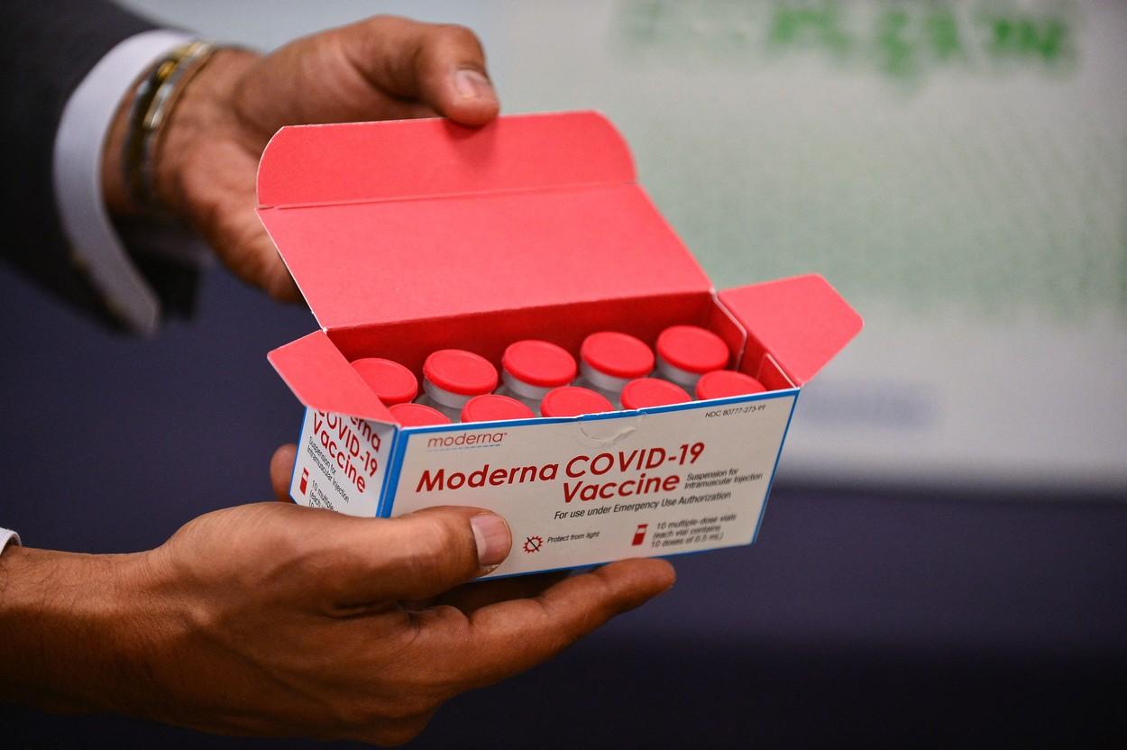 Sute de doze din prețiosul vaccin anti-Covid Moderna, distruse după ce un angajat le-a scos intenționat din frigider Sute de doze din prețiosul vaccin anti-Covid Moderna, distruse după ce un angajat le-a scos intenționat din frigider