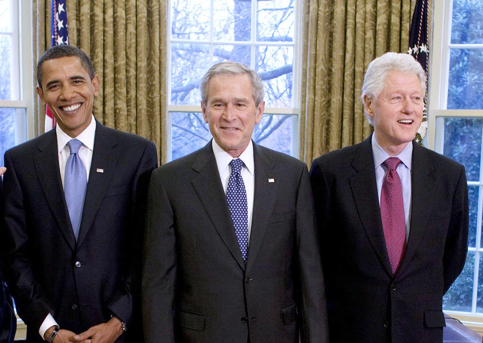 Barack Obama, George W. Bush și Bill Clinton, pregătiți să se vaccineze în fața camerelor de filmat împotriva Covid-19 Barack Obama, George W. Bush și Bill Clinton, pregătiți să se vaccineze în fața camerelor de filmat împotriva Covid-19