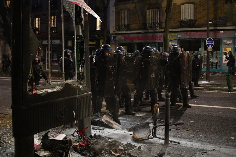 La protest au participat şi membrii Vestelor Galbene 64 de persoane au fost reţinute din toată ţara
