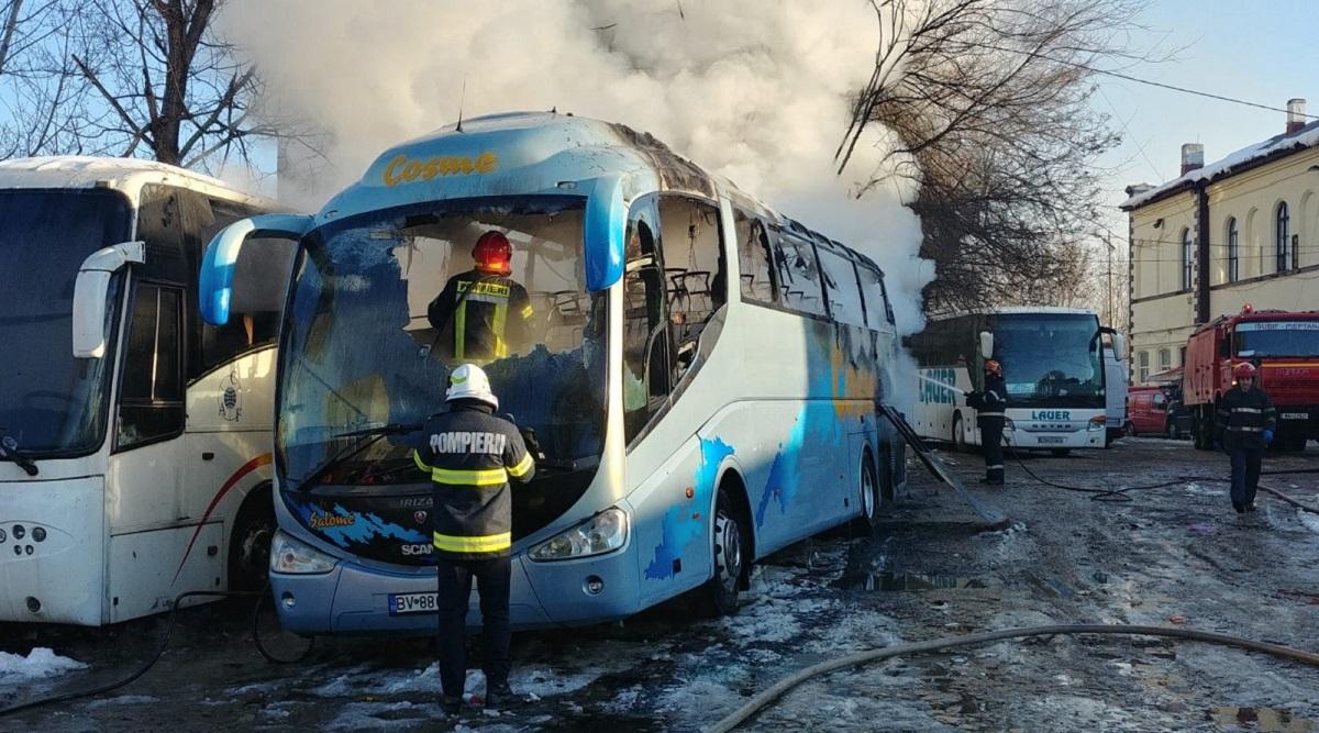 Un autocar a luat foc la Autogara Filaret