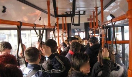 Un bărbat a atins-o in zonele intime pe copilă, într-un tramvai din Timişoara