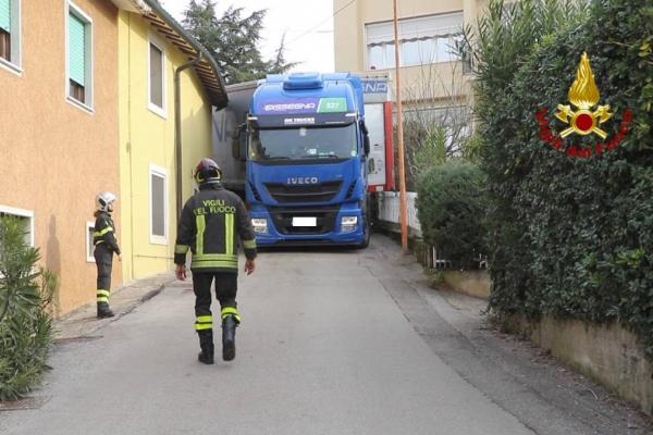 Şoferul român a produs pagube semnificative cu TIR-ul