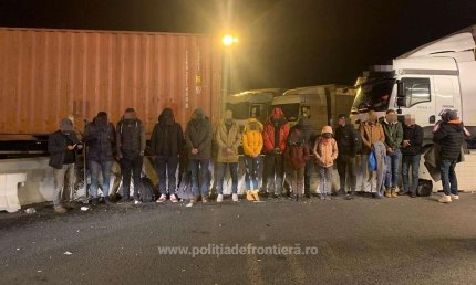 Migranţii s-au ascuns într-un camion plin cu piese auto