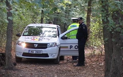 Maşină de Poliţie în pădure