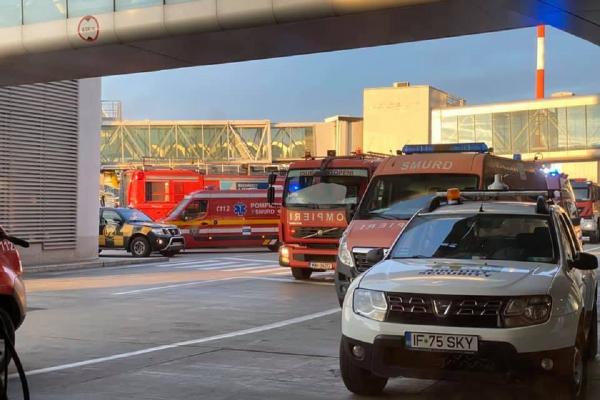 Un incendiu a izbucnit pe Aeroportul Otopeni