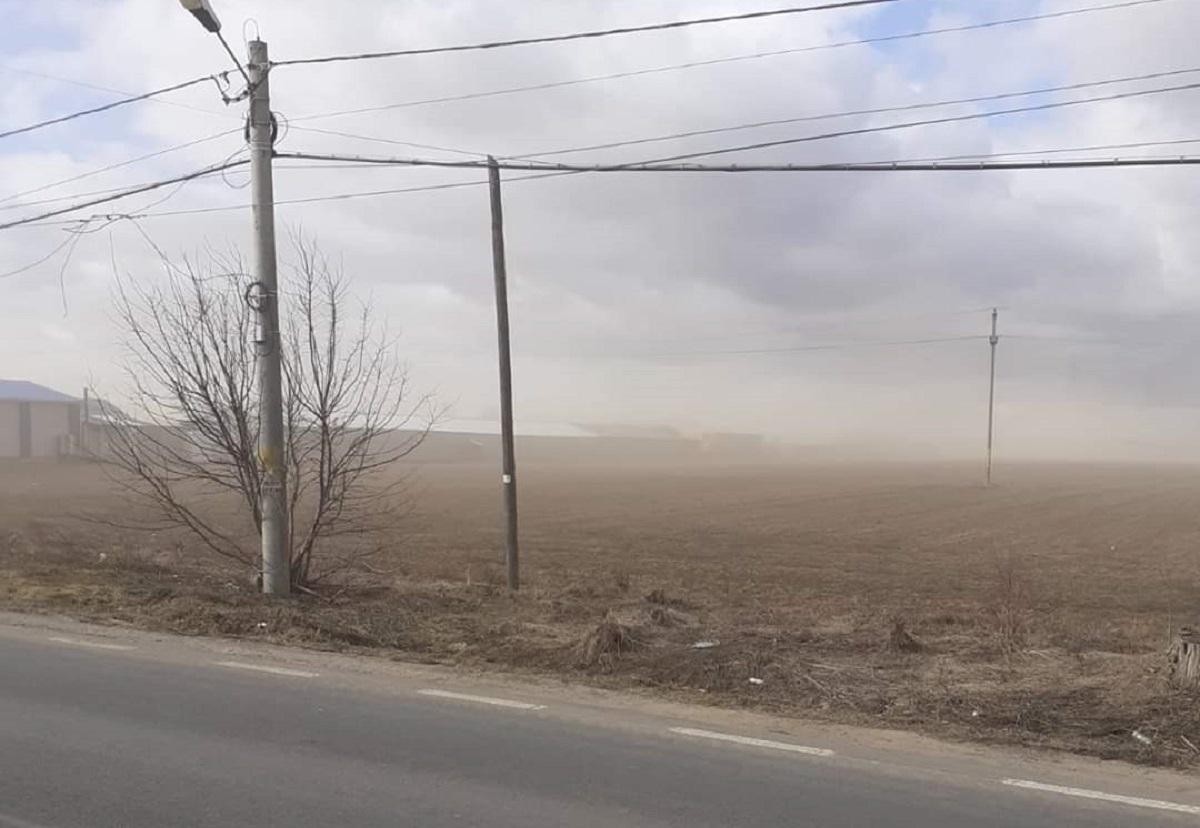 Furtună de praf în Iași, din cauza rafalelor de vânt