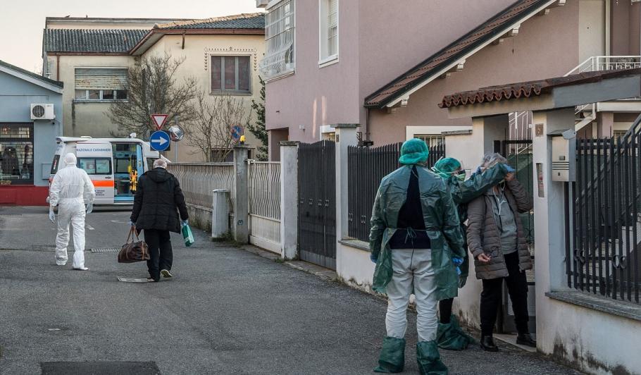 Români izolaţi O mie de români sunt izolaţi în case, 17 în carantină, suspecţi de coronavirus