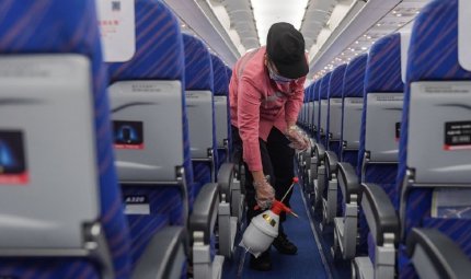 Aeronava Wizz Air a fost dezinfectată de urgenţă