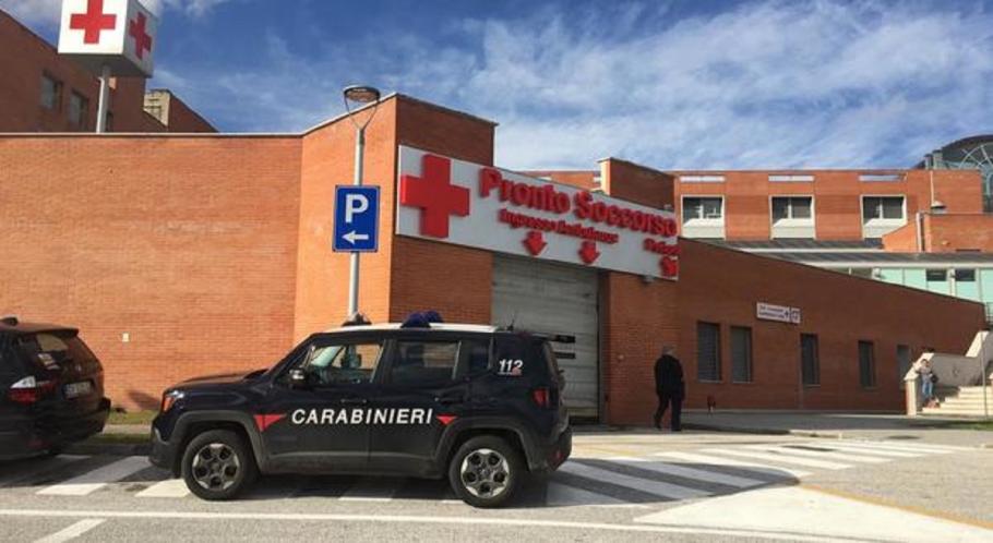 Român din Italia, imobilizat cu spray paralizant după ce şi-a ameninţat vecinii Românul era cunoscut cu probleme psihice