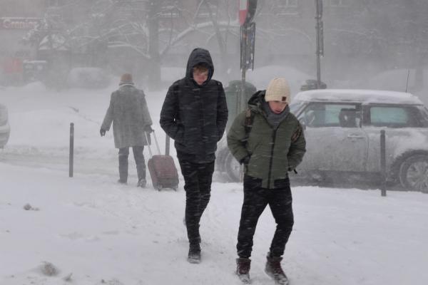 Școli închise pe 6 februarie