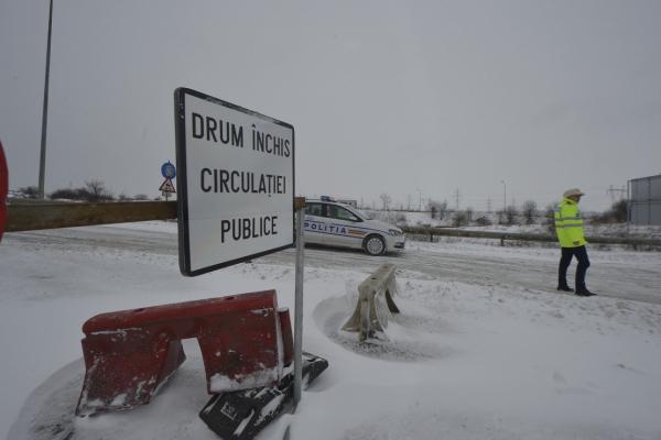 Se închid toate drumurile în Brăila, vremea face prăpăd
